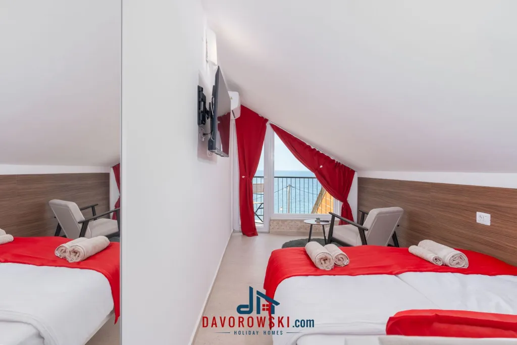 Sea-View Apartment in Lun, Island of Pag (Sleeps 4)