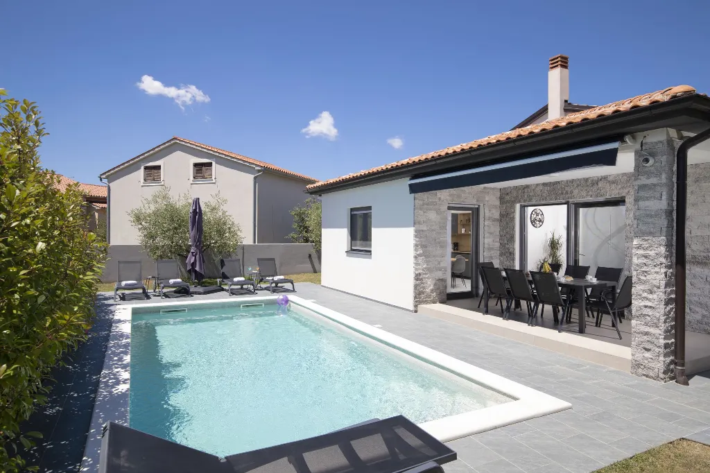 3-Bedroom Villa in Juršići for Up to 8 Guests