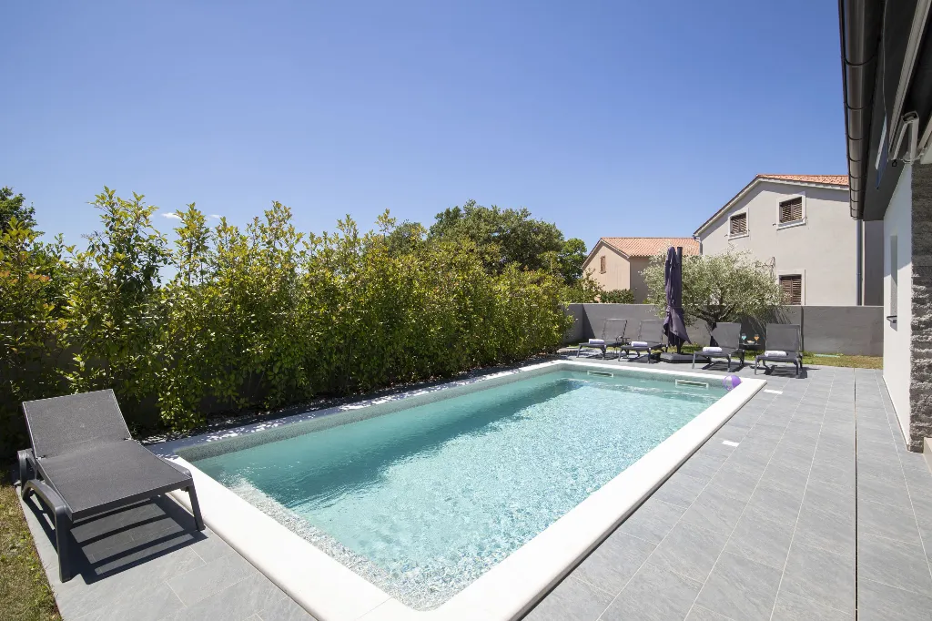 3-Bedroom Villa in Juršići for Up to 8 Guests