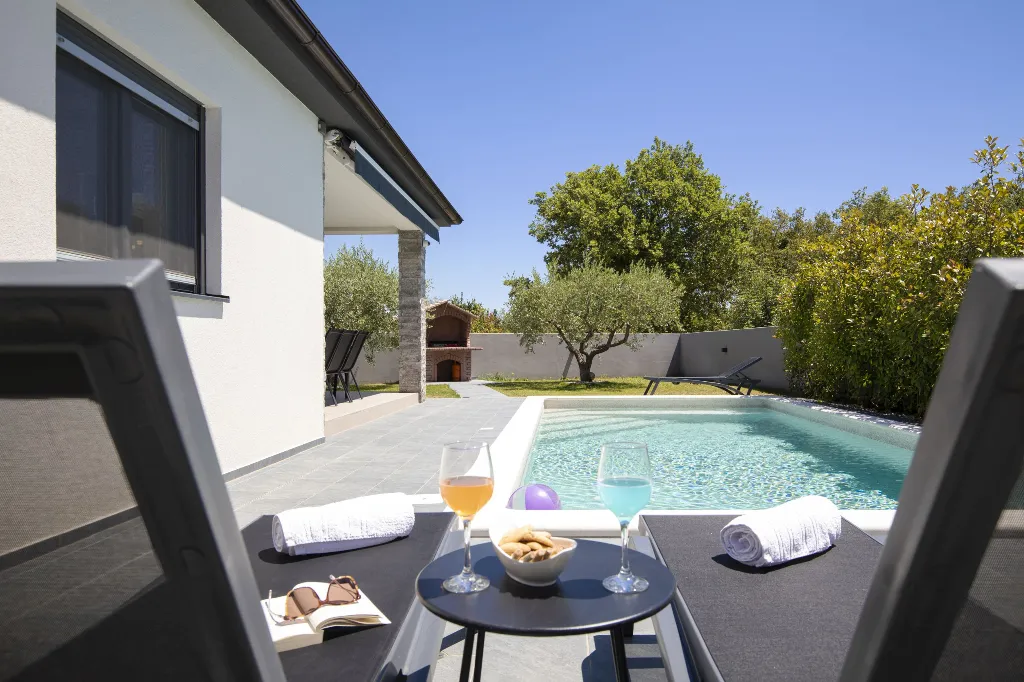 3-Bedroom Villa in Juršići for Up to 8 Guests