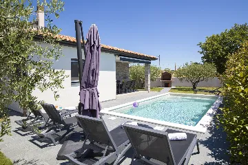 3-Bedroom Villa in Juršići for Up to 8 Guests