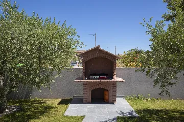 3-Bedroom Villa in Juršići for Up to 8 Guests