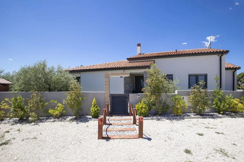3-Bedroom Villa in Juršići for Up to 8 Guests