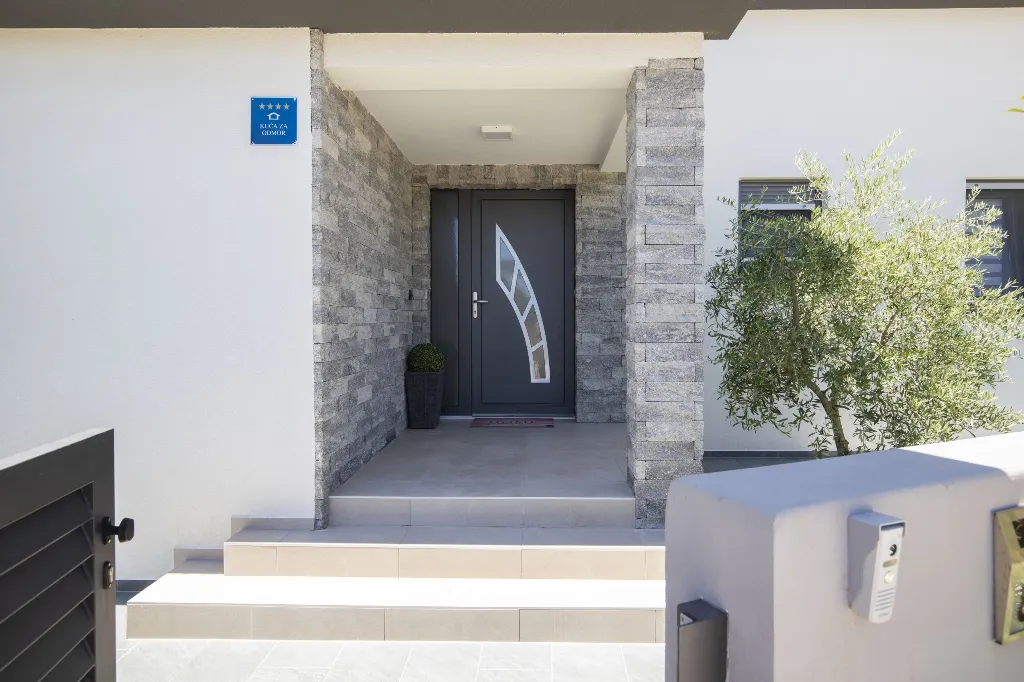 3-Bedroom Villa in Juršići for Up to 8 Guests