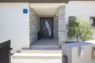 3-Bedroom Villa in Juršići for Up to 8 Guests