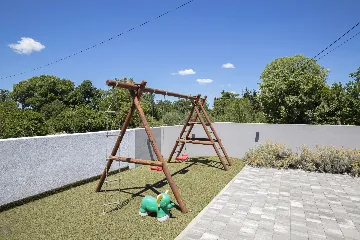 3-Bedroom Villa in Juršići for Up to 8 Guests