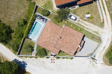 3-Bedroom Villa in Juršići for Up to 8 Guests