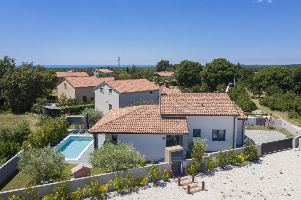 3-Bedroom Villa in Juršići for Up to 8 Guests