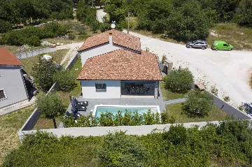 3-Bedroom Villa in Juršići for Up to 8 Guests