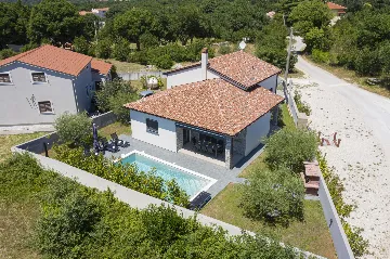 3-Bedroom Villa in Juršići for Up to 8 Guests