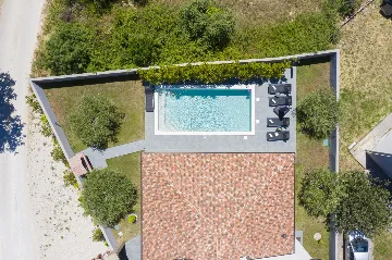3-Bedroom Villa in Juršići for Up to 8 Guests
