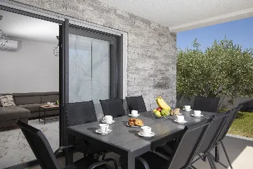 3-Bedroom Villa in Juršići for Up to 8 Guests