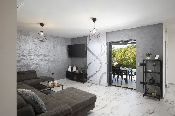 3-Bedroom Villa in Juršići for Up to 8 Guests