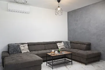 3-Bedroom Villa in Juršići for Up to 8 Guests