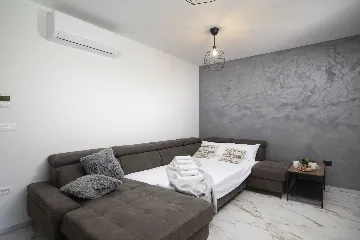 3-Bedroom Villa in Juršići for Up to 8 Guests