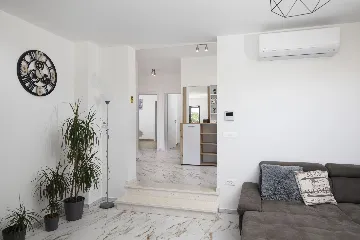 3-Bedroom Villa in Juršići for Up to 8 Guests