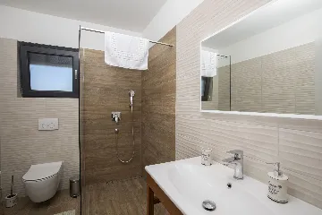 3-Bedroom Villa in Juršići for Up to 8 Guests