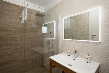 3-Bedroom Villa in Juršići for Up to 8 Guests