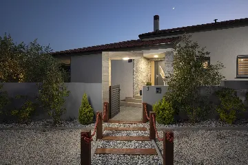 3-Bedroom Villa in Juršići for Up to 8 Guests
