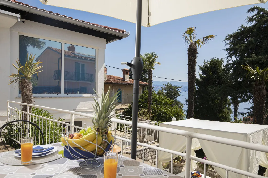 Apartment in Ika for 4 Guests with Sea-View Terrace
