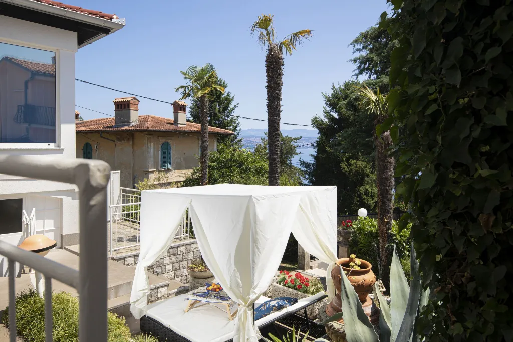 Apartment in Ika for 4 Guests with Sea-View Terrace