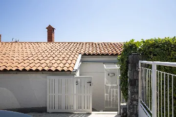 Apartment in Ika for 4 Guests with Sea-View Terrace