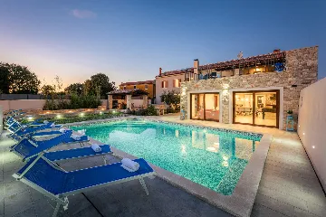 Villa in Pula with Private Heated Pool (Sleeps 12)