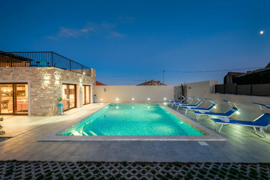 Villa in Pula with Private Heated Pool (Sleeps 12)