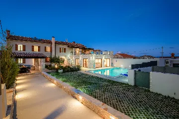 Villa in Pula with Private Heated Pool (Sleeps 12)