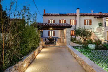 Villa in Pula with Private Heated Pool (Sleeps 12)