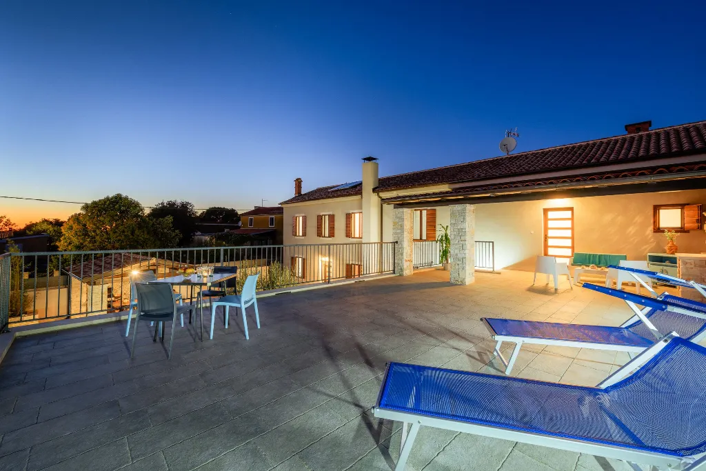 Villa in Pula with Private Heated Pool (Sleeps 12)