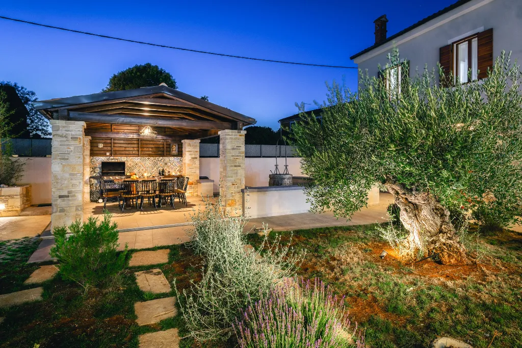 Villa in Pula with Private Heated Pool (Sleeps 12)