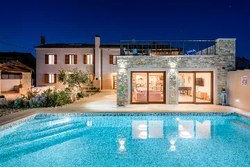 Villa in Pula with Private Heated Pool (Sleeps 12)