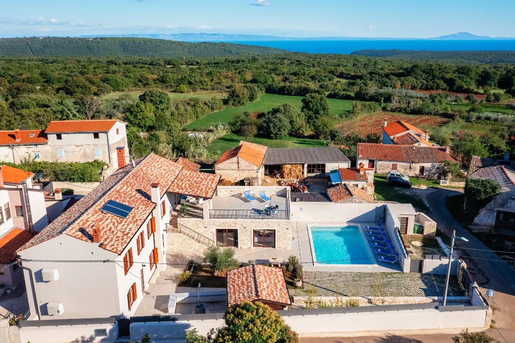 Villa in Pula with Private Heated Pool (Sleeps 12)
