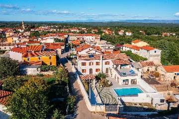 Villa in Pula with Private Heated Pool (Sleeps 12)