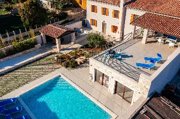 Villa in Pula with Private Heated Pool (Sleeps 12)