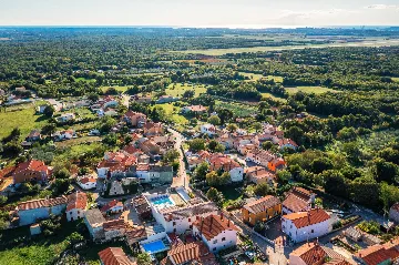 Villa in Pula with Private Heated Pool (Sleeps 12)