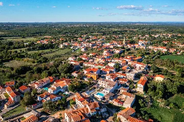 Villa in Pula with Private Heated Pool (Sleeps 12)