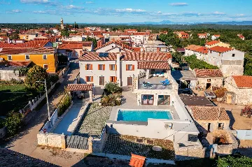 Villa in Pula with Private Heated Pool (Sleeps 12)