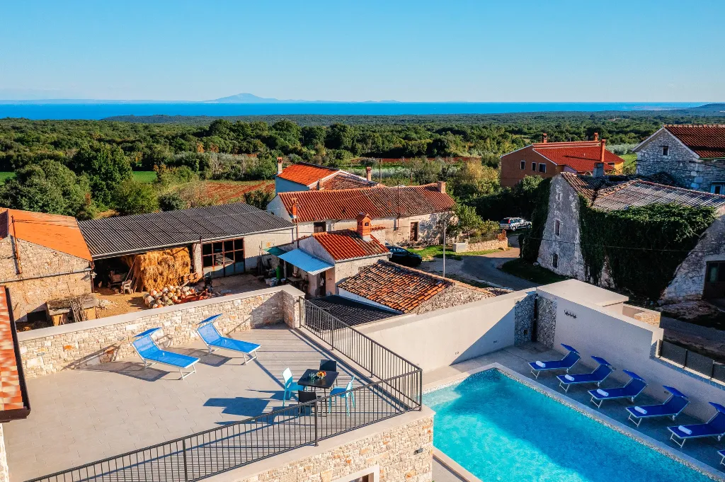 Villa in Pula with Private Heated Pool (Sleeps 12)