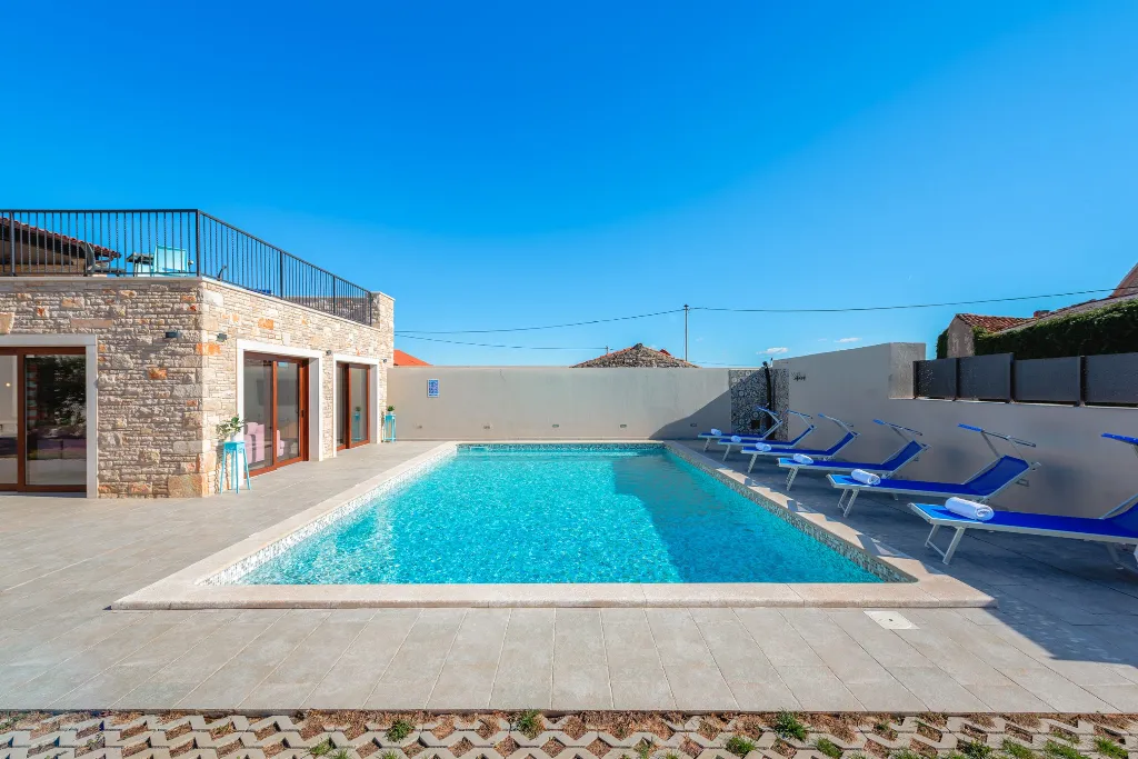 Villa in Pula with Private Heated Pool (Sleeps 12)