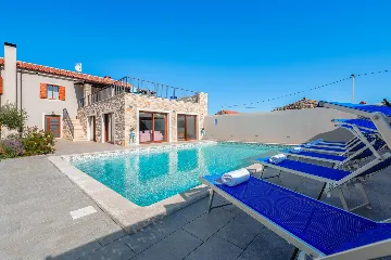 Villa in Pula with Private Heated Pool (Sleeps 12)