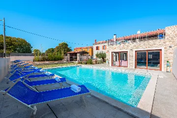 Villa in Pula with Private Heated Pool (Sleeps 12)