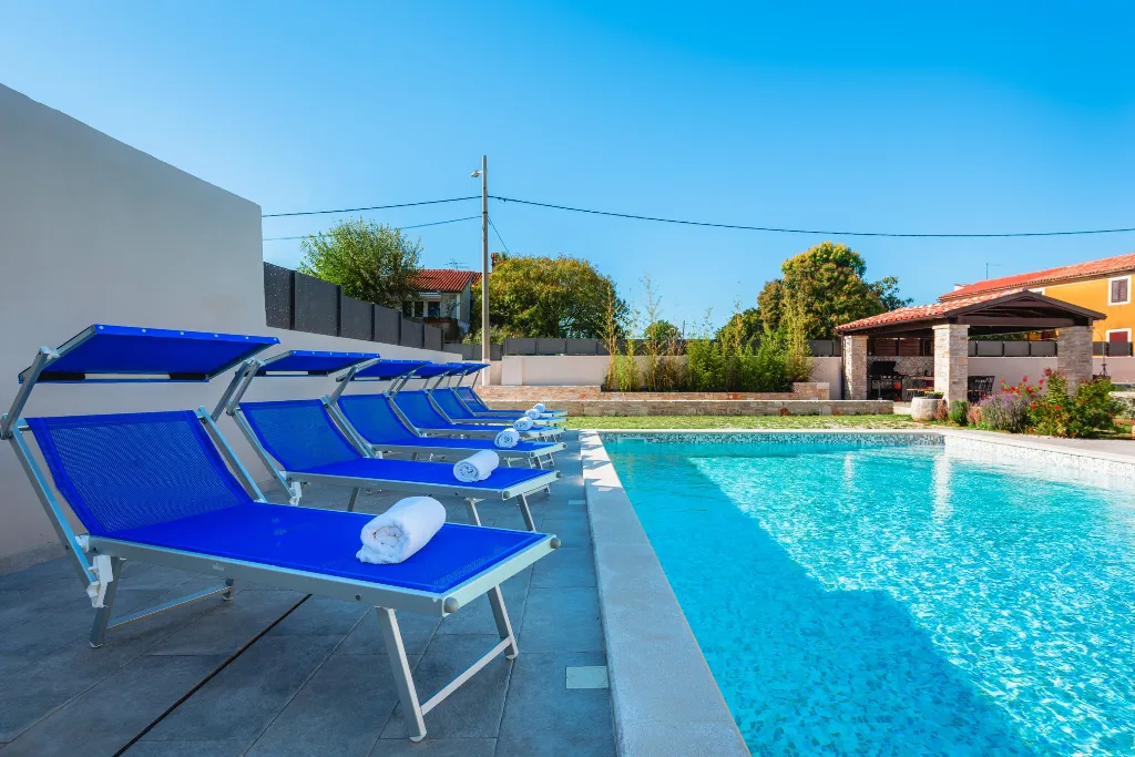 Villa in Pula with Private Heated Pool (Sleeps 12)