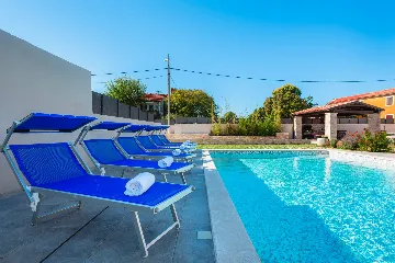 Villa in Pula with Private Heated Pool (Sleeps 12)