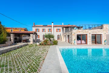 Villa in Pula with Private Heated Pool (Sleeps 12)