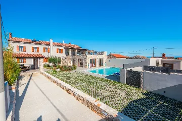 Villa in Pula with Private Heated Pool (Sleeps 12)