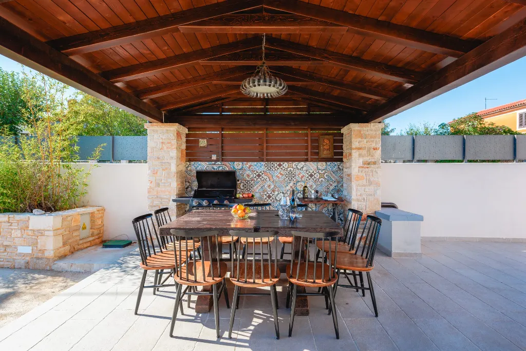 Villa in Pula with Private Heated Pool (Sleeps 12)