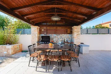 Villa in Pula with Private Heated Pool (Sleeps 12)