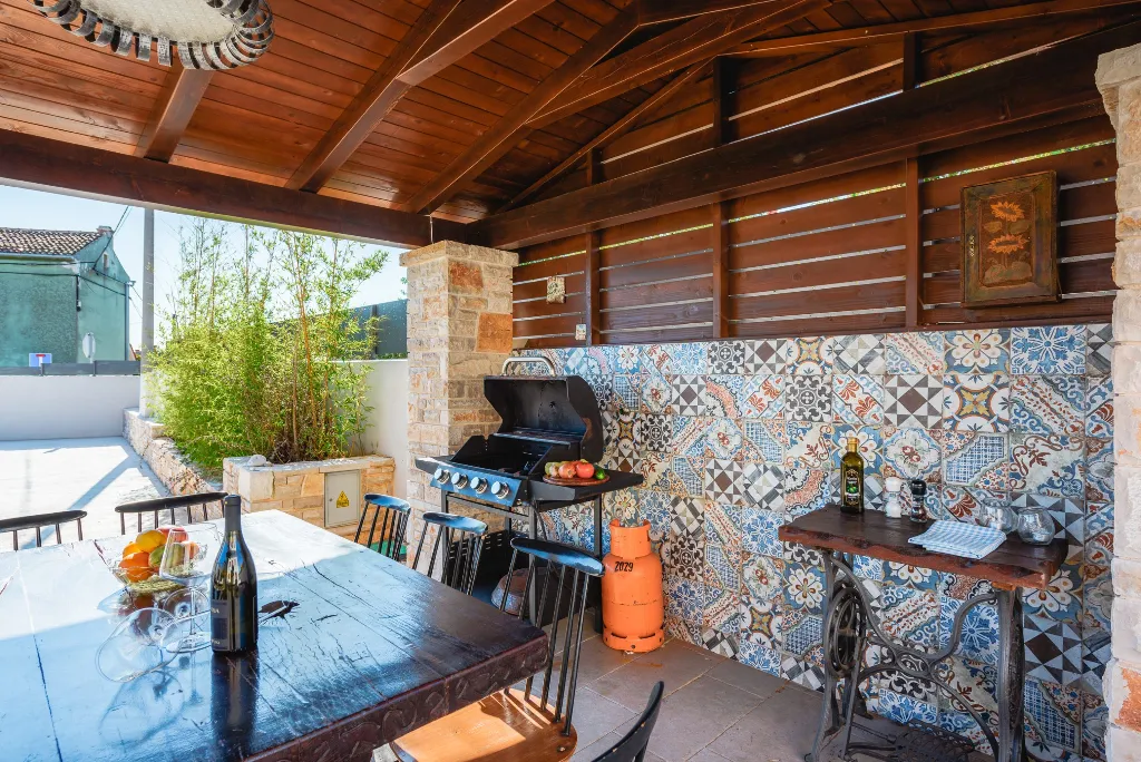 Villa in Pula with Private Heated Pool (Sleeps 12)
